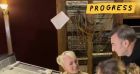 Laeticia Hallyday en studio avec Agathe Roberts. Le 16 novembre 2021.