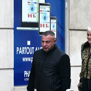 Laeticia Hallyday est allée au studio Guillaume Tell à Suresnes, le studio où Johnny enregistrait, avant d'aller à l'hôtel Costes à Paris le 16 novembre 2021.