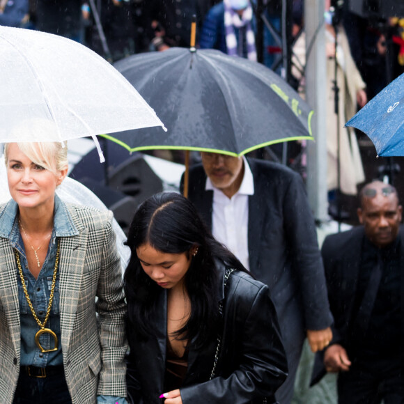 Laeticia Hallyday et sa fille Joy - Inauguration de l'esplanade "Johnny Hallyday" et de la statue "Quelque chose de ..." sur le parvis de la salle de concert AccorHotels Arena Paris Bercy. Le 14 septembre 2021.