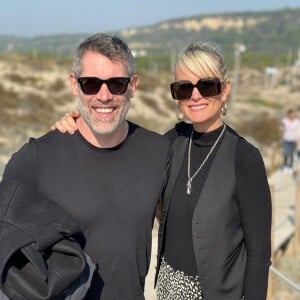 Laeticia Hallyday et Jalil Lespert en amoureux au Portugal.