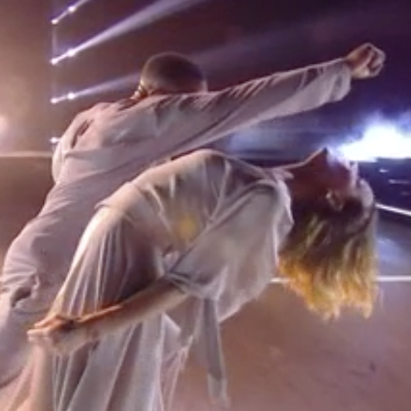 Tayc et Fauve Hautot lors de la demi-finale de "Danse avec les stars" - 19 novembre 2021, TF1