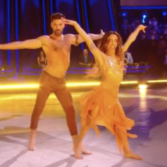 Bilal Hassani et Jordan Mouillerac lors de la demi-finale de "Danse avec les stars" - 19 novembre 2021, TF1