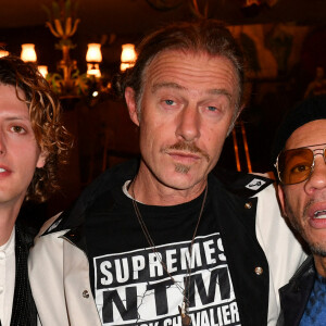 César Chouraqui (joue le rôle de Franck Chevalier), Franck Chevalier et JoeyStarr (Didier Morville) - Avant-première du film "Suprêmes" au Grand Rex à Paris le 17 novembre 2021. © Veeren/Bestimage