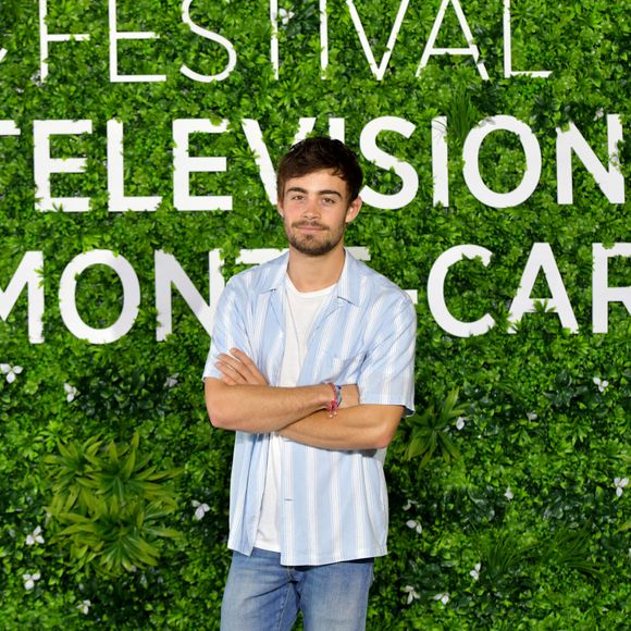 Clément Remiens pour la série Ici tout commence, sur le photocall du 60eme Festival de Télévision de Monte-Carlo au Grimaldi Forum à Monaco. © Bruno Bebert/Bestimage 