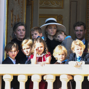 La princesse Caroline de Hanovre et ses sept petits enfants, Pierre Casiraghi et son épouse Beatrice Borromeo au balcon du palais princier, à l'occasion de la Fête nationale monégasque.