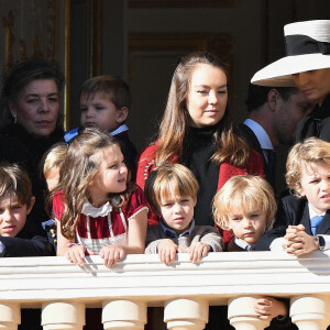 La princesse Caroline de Hanovre et ses sept petits enfants, Pierre Casiraghi et son épouse Beatrice Borromeo au balcon du palais princier, à l'occasion de la Fête nationale monégasque, le 19 novembre 2021.
