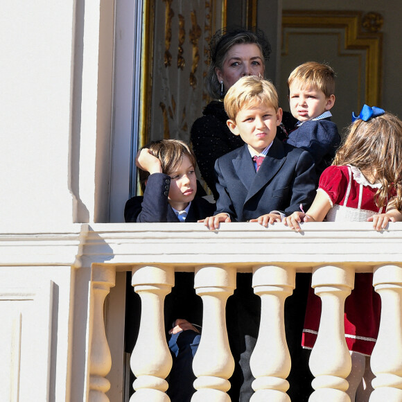 La princesse Caroline de Hanovre et ses petits enfants au balcon du palais princier, à l'occasion de la Fête nationale monégasque.