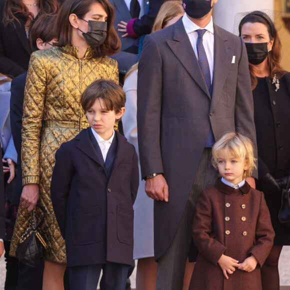 Charlotte Casiraghi et son fils Raphaël Elmaleh, Pierre Casiraghi et ses enfants Francesco et Stephano - La famille princière de Monaco lors de le prise d'Armes, remise d'insignes et défilé militaire sur la place du Palais lors de la fête nationale de Monaco, le 19 novembre 2021. © Jean-Charles Vinaj/Pool Monaco/Bestimage