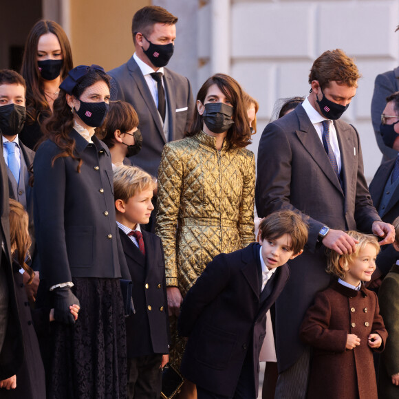 Tatiana Santo Domingo, son fils Sacha, Charlotte Casiraghi et son fils Raphaël Elmaleh, Pierre Casiraghi et ses enfants Francesco et Stephano - La famille princière de Monaco lors de le prise d'Armes, remise d'insignes et défilé militaire sur la place du Palais lors de la fête nationale de Monaco, le 19 novembre 2021. © Jean-Charles Vinaj/Pool Monaco/Bestimage