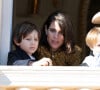 Charlotte Casiraghi et son fils Raphaël Elmaleh au balcon du palais princier de Monaco, à l'occasion de la Fête nationale monégasque, le 19 novembre 2021.
