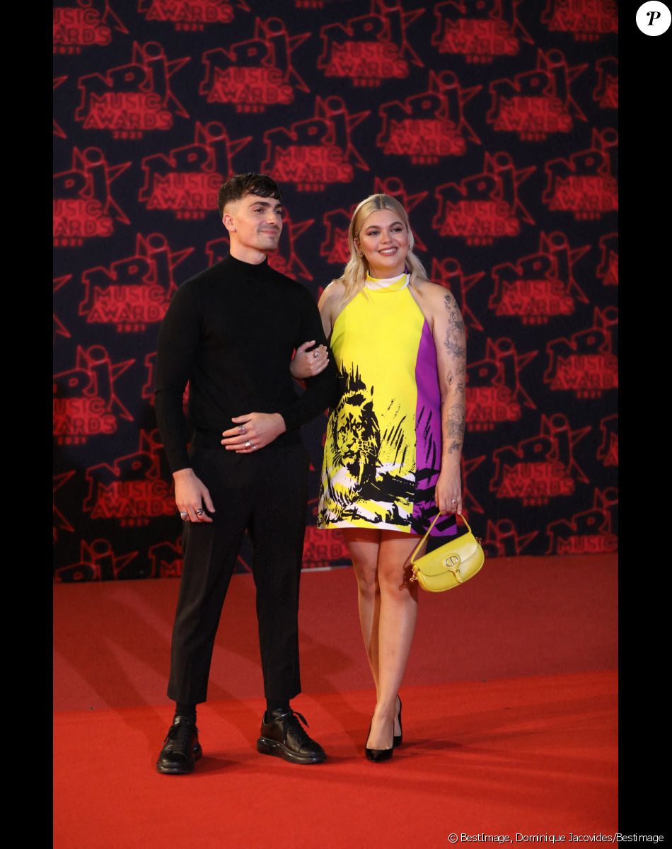 Florian Rossi et sa compagne Louane Emera lors de la 23ème édition des NRJ Music Awards 2021 au Palais des Festivals de Cannes, le 20 novembre 2021. © Dominique Jacovides/Bestimage
