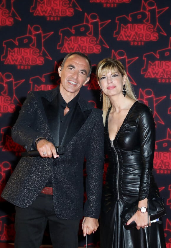 Nikos Aliagas et sa compagne Tina Grigoriou lors de la 23ème édition des NRJ Music Awards 2021 au Palais des Festivals de Cannes, le 20 novembre 2021. © Dominique Jacovides/Bestimage 