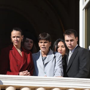 Pauline Ducruet, Camille Gottlieb, la princesse Stéphanie de Monaco, Louis Ducruet et sa femme Marie - La famille princière de Monaco apparaît au balcon du palais lors de la fête nationale de Monaco, le 19 novembre 2021. © Bebert-Jacovides/Bestimage