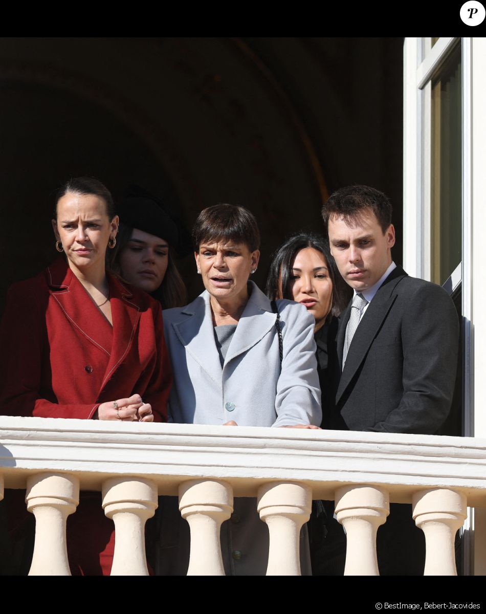 Pauline Ducruet, Camille Gottlieb, la princesse Stéphanie de Monaco, Louis Ducruet et sa femme Marie - La famille princière de Monaco apparaît au balcon du palais lors de la fête nationale de Monaco, le 19 novembre 2021. © Bebert-Jacovides/Bestimage