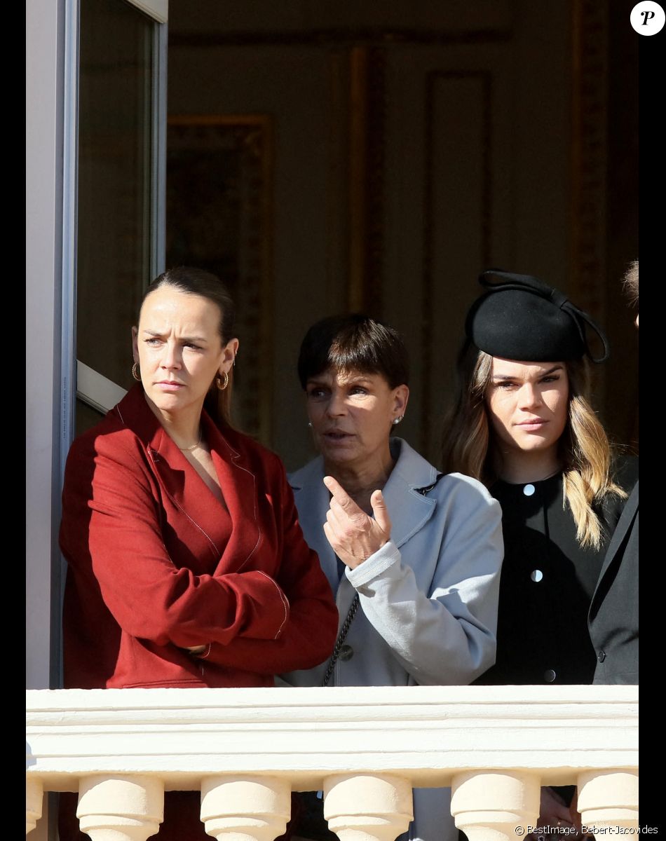 Pauline Ducruet, Camille Gottlieb et la princesse Stéphanie de Monaco - La famille princière de Monaco apparaît au balcon du palais lors de la fête nationale de Monaco, le 19 novembre 2021. © Bebert-Jacovides/Bestimage
