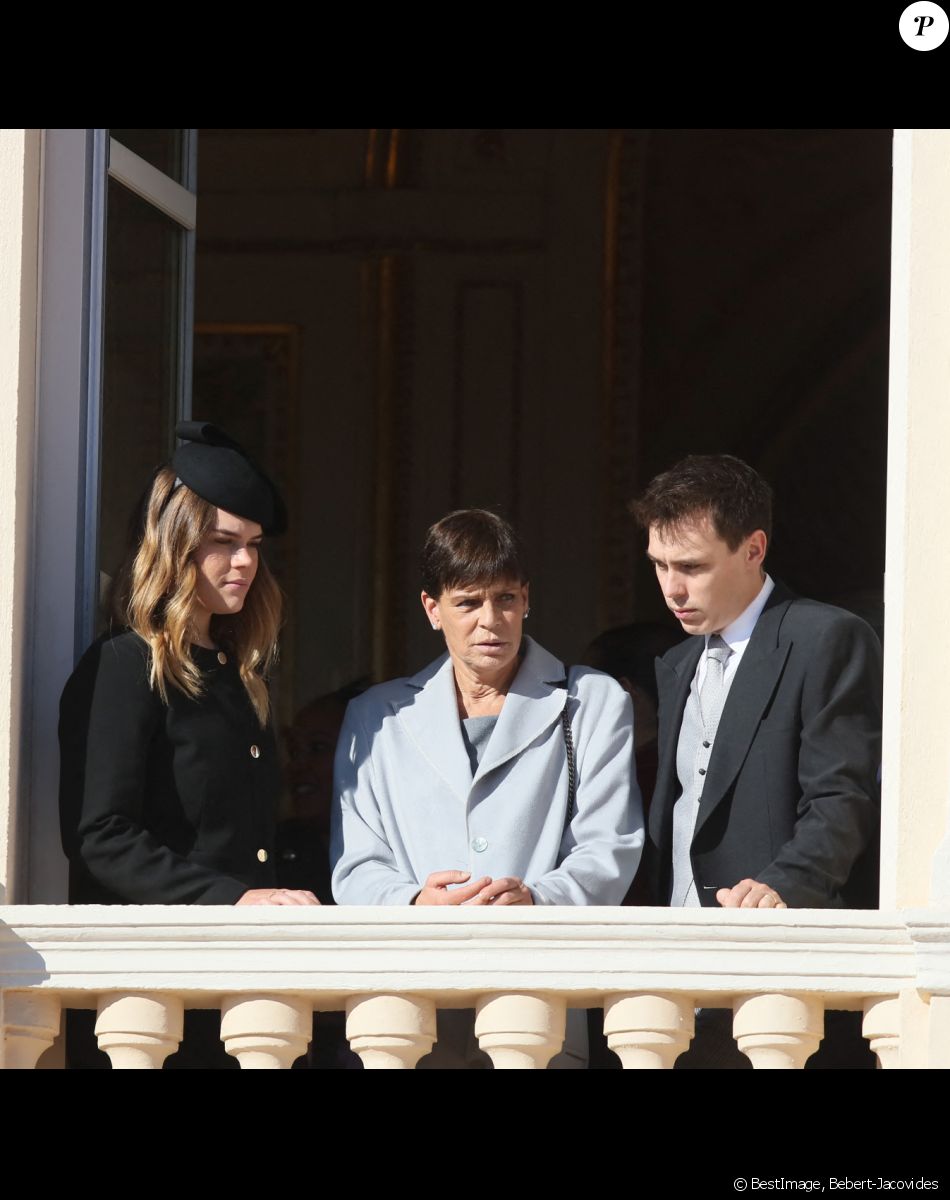 Camille Gottlieb, la princesse Stéphanie de Monaco et Louis Ducruet - La famille princière de Monaco apparaît au balcon du palais lors de la fête nationale de Monaco, le 19 novembre 2021. © Bebert-Jacovides/Bestimage