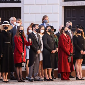 Andrea Casiraghi avec sa femme Tatiana Santo Domingo et leurs enfants, Sacha et India, Charlotte Casiraghi et son fils Raphaël Elmaleh, Pierre Casiraghi avec sa femme, Beatrice Borromeo et leurs enfants Francesco et Stephano, la princesse Alexandra de Hanovre, Louis Ducruet, sa femme Marie, Pauline Ducruet, Camille Gottlieb et Gareth Wittstock - La famille princière de Monaco lors de le prise d'Armes, remise d'insignes et défilé militaire sur la place du Palais lors de la fête nationale de Monaco, le 19 novembre 2021. © Jean-Charles Vinaj/Pool Monaco/Bestimage