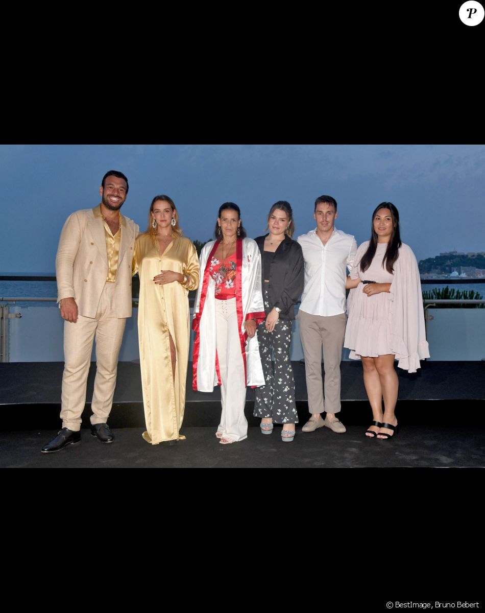 Maxime Giaccardi, Pauline Ducruet, la princesse Stéphanie de Monaco, Camille Gottlieb, Louis Ducruet et sa femme Marie durant la traditionnelle soirée d'été de Fight Aids Monaco au Sporting Club de Monaco, le 24 juillet 2021. © Bruno Bebert/PRM/Bestimage
