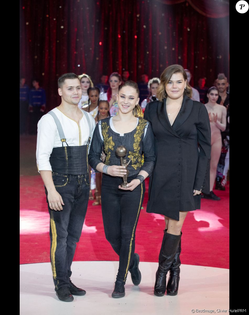 Exclusif - Camille Gottlieb remet le trophée "Bronze Junior" au Duo Our Story - Dernière représentation suivie de la remise des prix de la 9ème édition de la "New Generation" à Monaco le 2 février 2020. © Olivier HuitelPRM/Bestimage