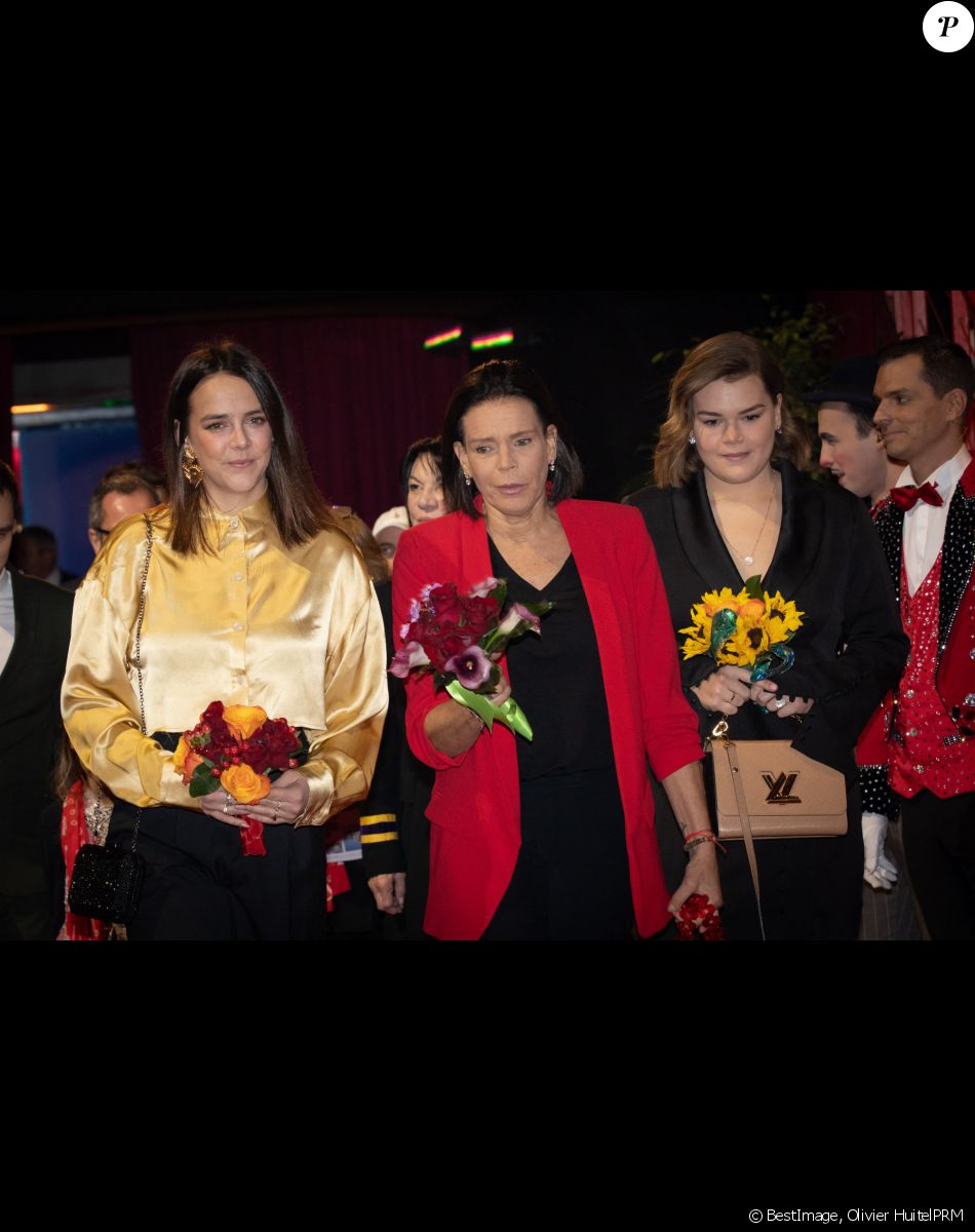 Exclusif - La princesse Stéphanie de Monaco est entourée par ses filles, Pauline Ducruet et Camille Gottlieb - Dernière représentation suivie de la remise des prix de la 9ème édition de la "New Generation" à Monaco le 2 février 2020. © Olivier HuitelPRM/Bestimage