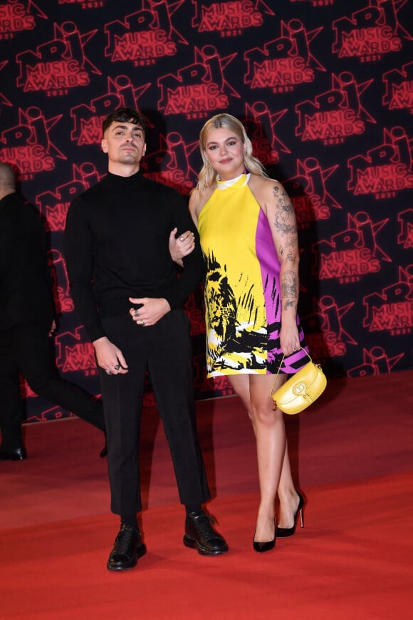 Florian Rossi et sa compagne Louane Emera - 23e édition des NRJ Music Awards 2021 au Palais des Festivals de Cannes, le 20 novembre 2021. © Rachid Bellak/Bestimage