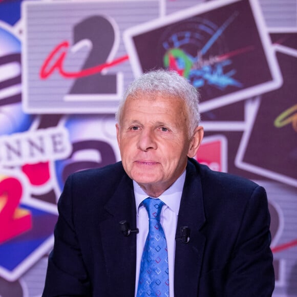 Exclusif - Patrick Poivre d'Arvor (PPDA) - Vente aux enchères au profit du Secours Populaire - Grande soirée solidaire et festive "Secours Pop La Grande Soirée" au Cirque d'Hiver à Paris, diffusée en direct le 6 février sur France 2, pour lancer la campagne annuelle de dons, le Don'actions, du Secours Populaire. © Tiziano Da Silva - Cyril Moreau / Bestimage 