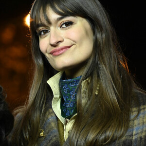 La chanteuse Clara Luciani a inauguré les illuminations de Noël de l'Avenue des Champs-Élysées. Paris, le 21 novembre 2021. © Coadic Guirec / Bestimage