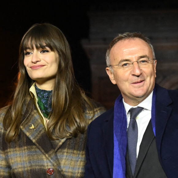 Anna Hidalgo, maire de Paris, la chanteuse Clara Luciani, Marc Antoine Jamet (Président du Comité des Champs-Élysées) et Jeanne d'Hauteserre, maire du 8e Arrondissement de Paris, inaugurent les illuminations de Noël de l'Avenue des Champs-Élysées. Paris, le 21 novembre 2021. © Coadic Guirec / Bestimage