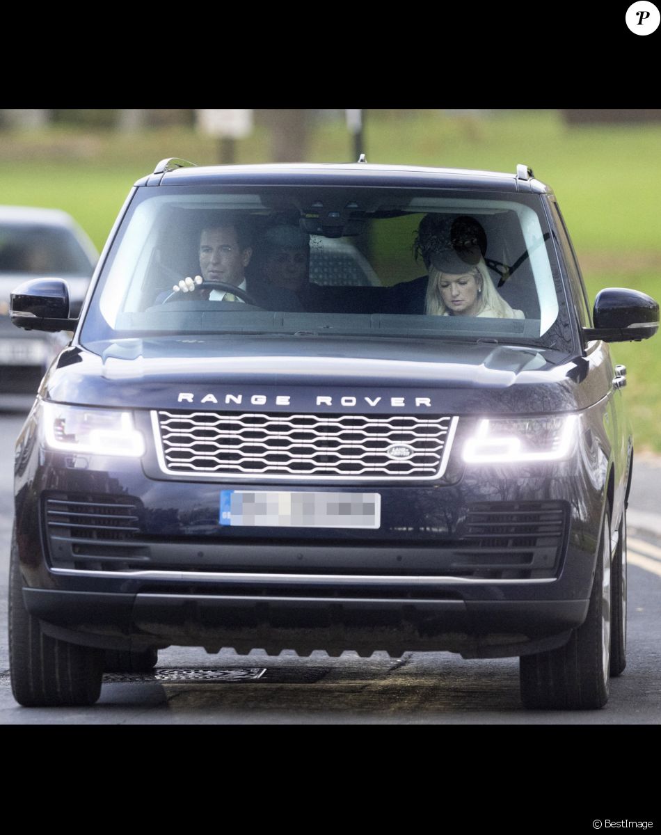 Peter Phillips et Lindsay Wallace - La reine Elisabeth II d'Angleterre et des membres de la famille royale arrivent à la Chapelle Royale de Tous les Saints à Windsor pour le double baptême d'August Brooksbank et de Lucas Tindall, les deux nouveaux arrières-petits-fils de sa majesté Elizabeth II d'Angleterre. Windsor.