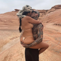 Kourtney Kardashian : Torride en petit bikini avec son futur mari