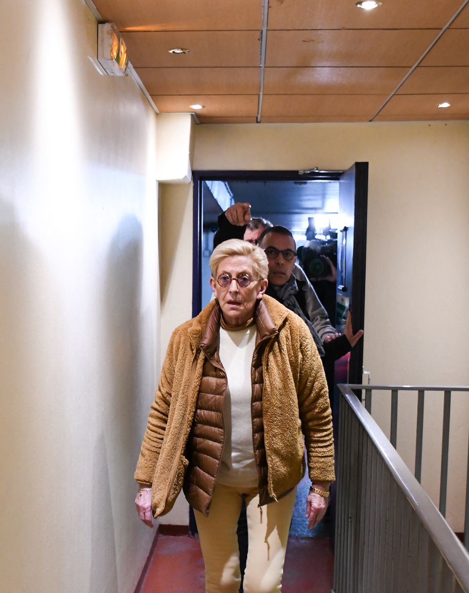 Exclusif - Après sa libération de la prison de la Santé, Patrick Balkany et sa femme Isabelle se rendent à la mairie de Levallois Perret le 12 février 2020.