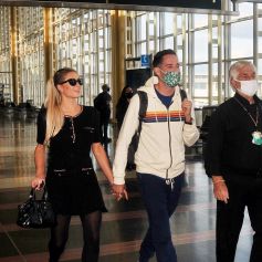 Exclusif - Paris Hilton et son fiancé Carter Milliken Reum à l'aéroport de Washington , The District, Etats-Unis, le 22 octobre 2021.