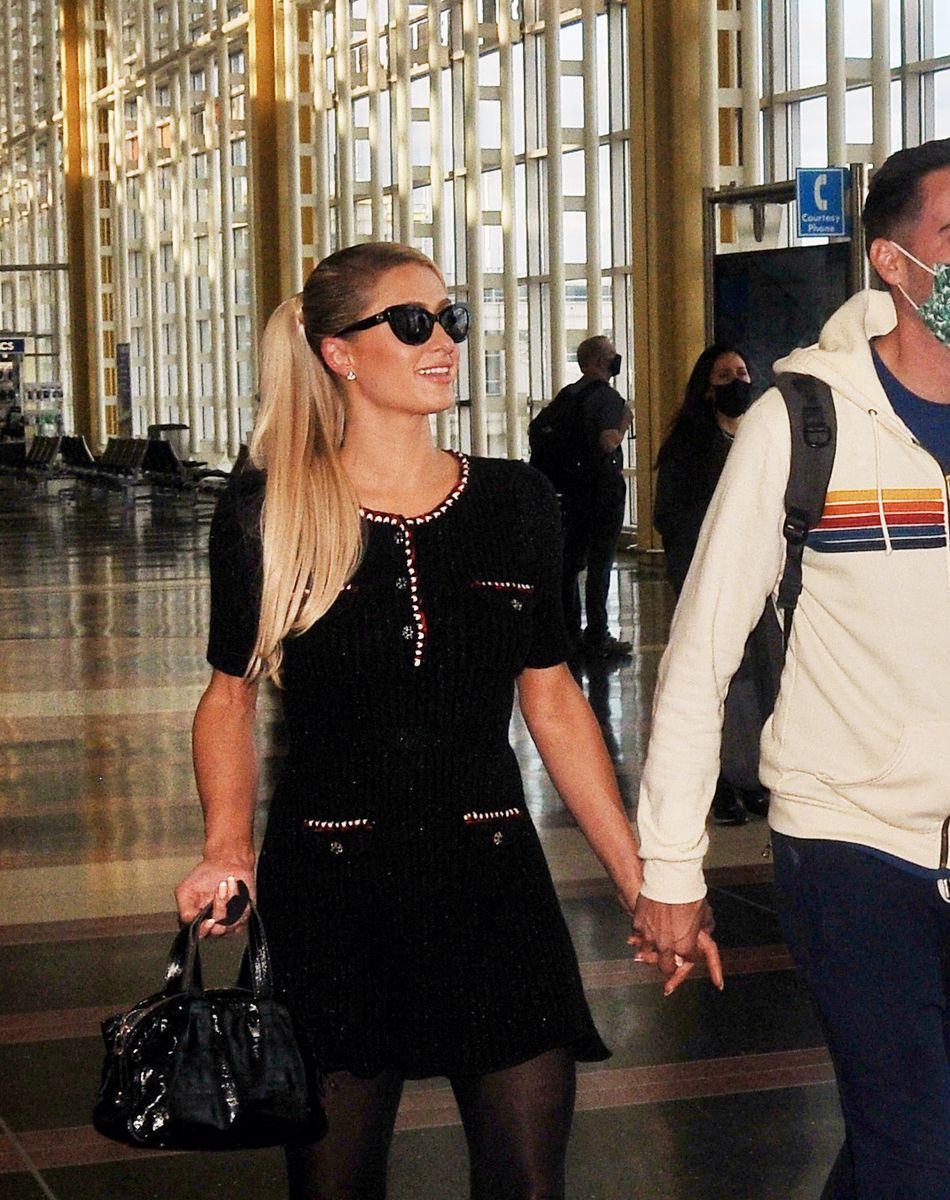 Exclusif - Paris Hilton et son fiancé Carter Milliken Reum à l'aéroport de Washington , The District, Etats-Unis, le 22 octobre 2021.