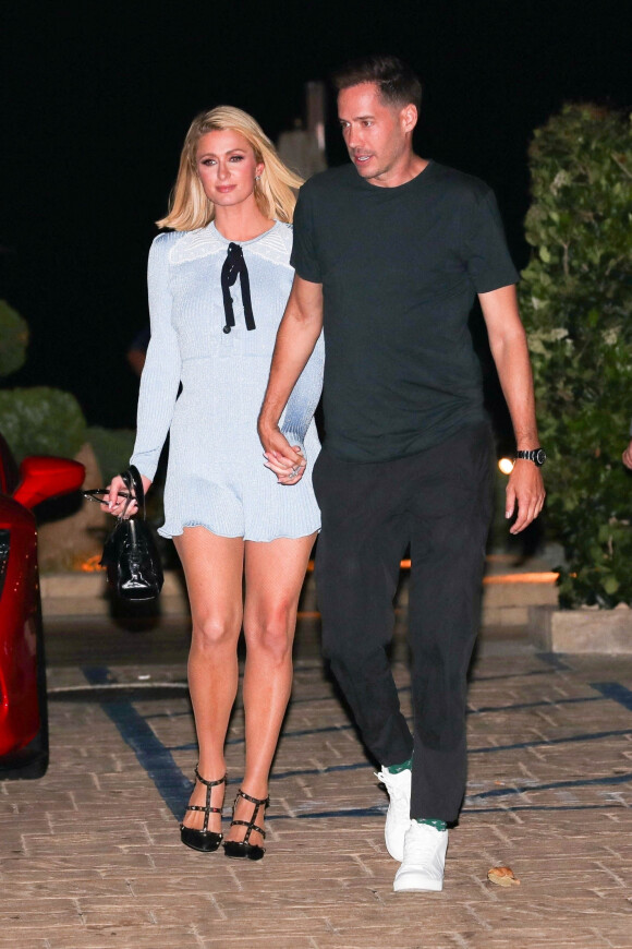 Paris Hilton et son fiancé Carter Reum vont dîner au restaurant "Nobu" à Los Angeles, le 3 juillet 2021.
