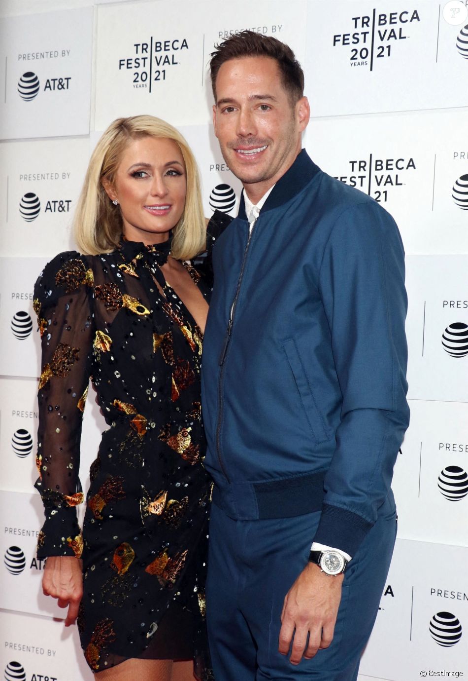 Paris Hilton et son fiancé Carter Reum à la première du documentaire
