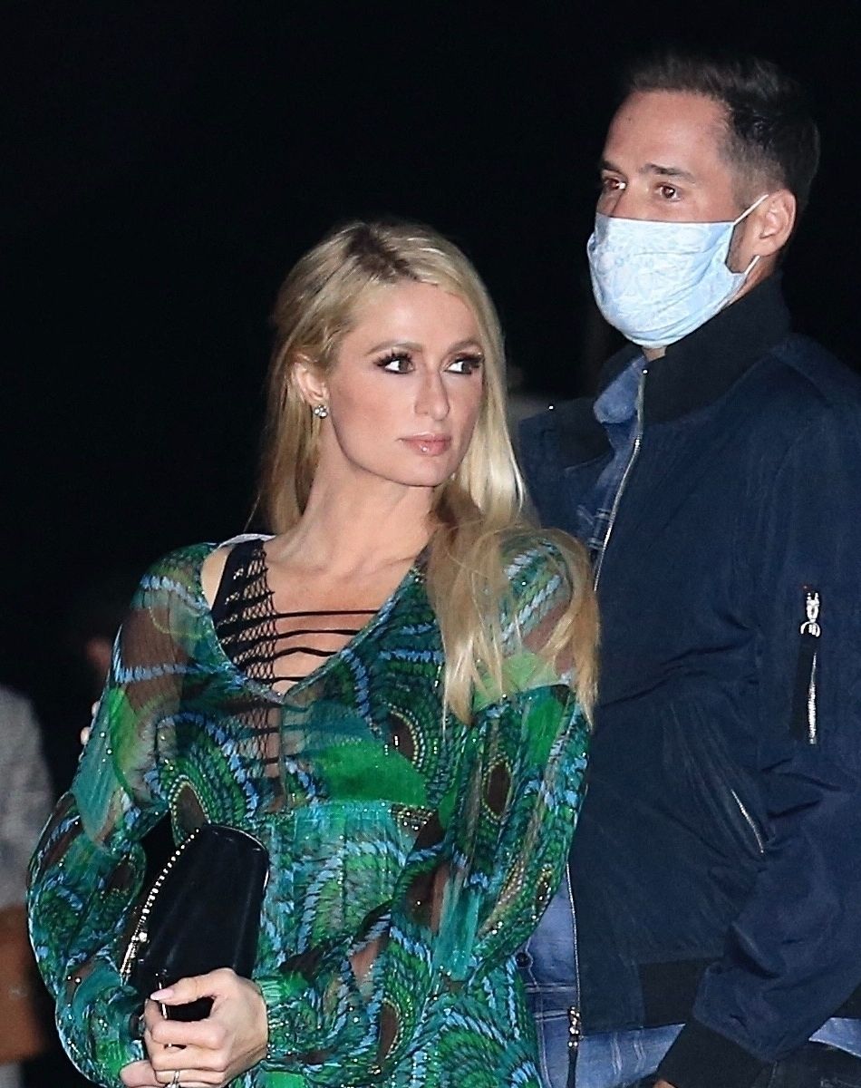 Paris Hilton et son fiancé Carter Reum sont allés dîner avec ses parents, Kathy et Rick Hilton, au restaurant Nobu à Malibu. Le 6 mars 2021