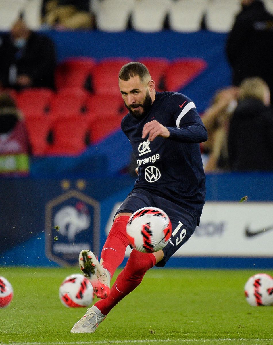 Karim Benzema (19 France) Echauffement lors du match de football de qualification pour la Coupe du monde 2022 entre la France et le Kazakhstan au stade Parc des Princes à Paris, France, le 13 novembre 2021. La France a gagné 8-0. © Federico Pestellini/Panoramic/Bestimage