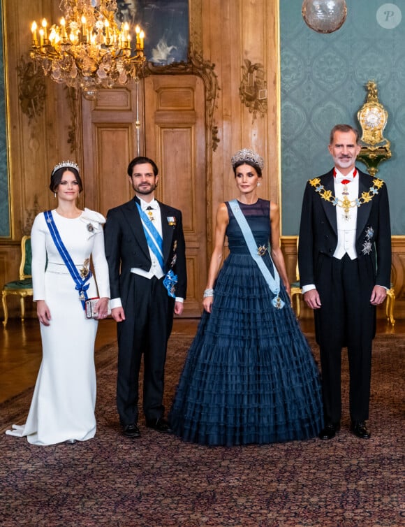 Le prince Carl Philip et la princesse Sofia (Hellqvist) de Suède, le roi Felipe VI et la reine Letizia d'Espagne, le roi Carl XVI Gustav et la reine Silvia de Suède, le prince Daniel et la princesse Victoria de Suède - Le roi Felipe VI et la reine Letizia d'Espagne assistent au dîner de gala donné en leur honneur par le roi Carl XVI Gustav et la reine Silvia de Suède au palais royal à Stockholm, le 24 novembre 2021.