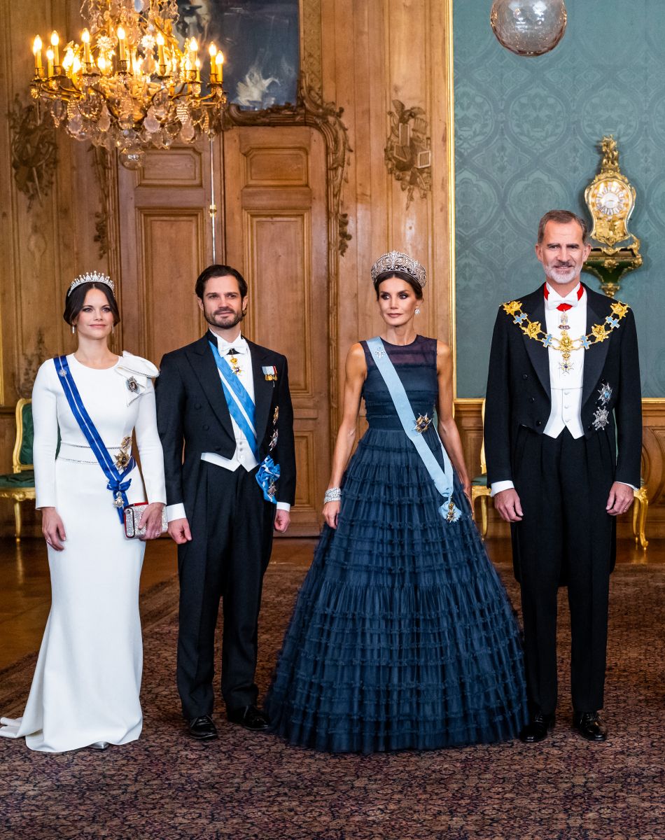 Le prince Carl Philip et la princesse Sofia (Hellqvist) de Suède, le roi Felipe VI et la reine Letizia d'Espagne, le roi Carl XVI Gustav et la reine Silvia de Suède, le prince Daniel et la princesse Victoria de Suède - Le roi Felipe VI et la reine Letizia d'Espagne assistent au dîner de gala donné en leur honneur par le roi Carl XVI Gustav et la reine Silvia de Suède au palais royal à Stockholm, le 24 novembre 2021.