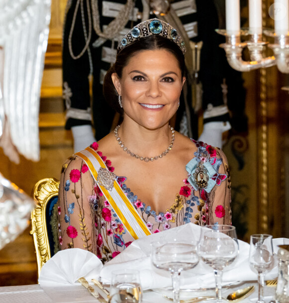 La princesse Victoria de Suède lors du dîner d'état au palais royal à Stockholm pour la visite en Suède du couple royal d'Espagne le 24 novembre 2021.