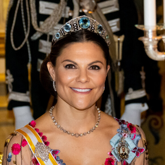 La princesse Victoria de Suède lors du dîner d'état au palais royal à Stockholm pour la visite en Suède du couple royal d'Espagne le 24 novembre 2021.