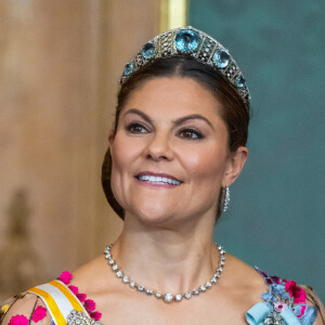 La princesse Victoria de Suède lors du dîner d'état au palais royal à Stockholm pour la visite en Suède du couple royal d'Espagne le 24 novembre 2021.