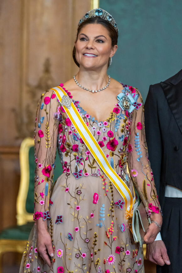 La princesse Victoria de Suède lors du dîner d'état au palais royal à Stockholm pour la visite en Suède du couple royal d'Espagne le 24 novembre 2021.
