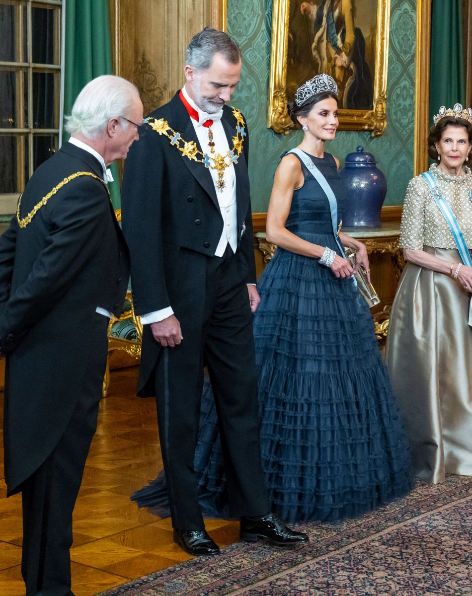 Le roi Carl Gustav de Suède, le roi Felipe VI d'Espagne, la reine Letizia, la reine Silvia lors du dîner d'état au palais royal à Stockholm pour la visite en Suède du couple royal d'Espagne le 24 novembre 2021.