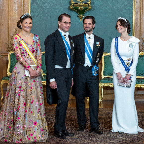 La princesse Victoria de Suède, le prince Daniel, le prince Carl Philip, la princesse Sofia lors du dîner d'état au palais royal à Stockholm pour la visite en Suède du couple royal d'Espagne le 24 novembre 2021.