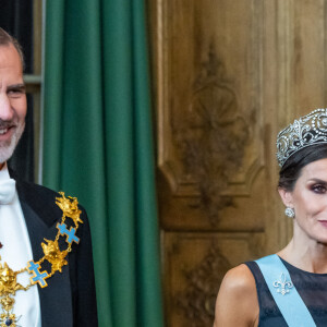 Le roi Felipe VI d'Espagne, la reine Letizia lors du dîner d'état au palais royal à Stockholm pour la visite en Suède du couple royal d'Espagne le 24 novembre 2021.