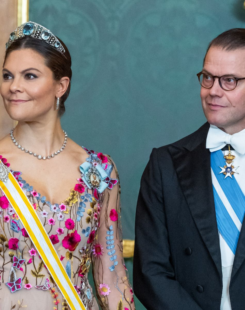 La princesse Victoria de Suède et le prince Daniel lors du dîner d'état au palais royal à Stockholm pour la visite en Suède du couple royal d'Espagne le 24 novembre 2021.
