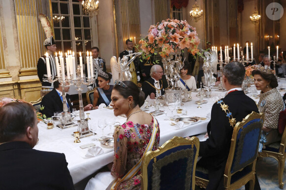 La princesse Victoria, le roi Felipe VI d'Espagne, la reine Silvia de Suède - La famille royale de Suède lors d'un dîner de gala au Palais Royal à Stockholm. Le 24 novembre 2021