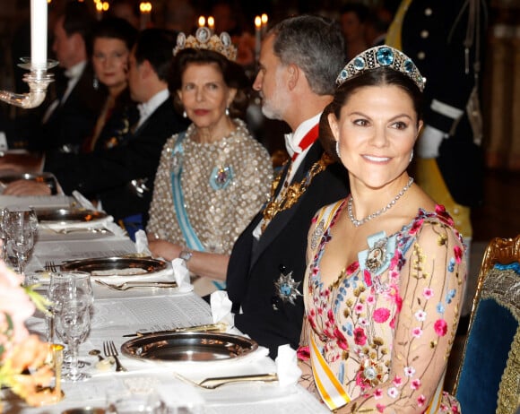 La reine Silvia de Suède, le roi Felipe VI d'Espagne, la princesse Victoria - La famille royale de Suède lors d'un dîner de gala au Palais Royal à Stockholm. Le 24 novembre 2021
