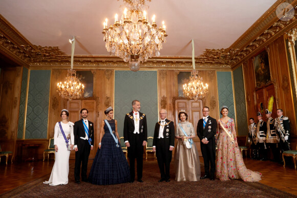 La princesse Sofia et le prince Carl Philip, la reine Letizia et le roi Felipe VI d'Espagne, le roi Carl Gustav et la reine Silvia de Suède, le prince Daniel et la princesse Victoria - La famille royale de Suède lors d'un dîner de gala au Palais Royal à Stockholm. Le 24 novembre 2021